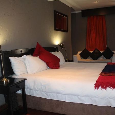 Flamboyant Guest Lodge Johannesburg Luaran gambar