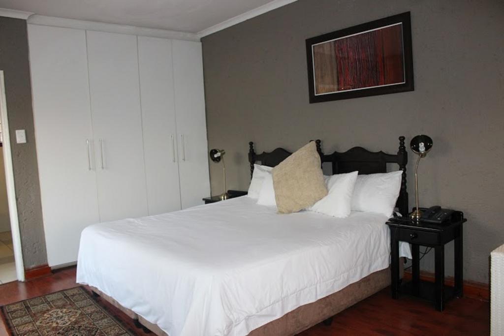 Flamboyant Guest Lodge Johannesburg Luaran gambar